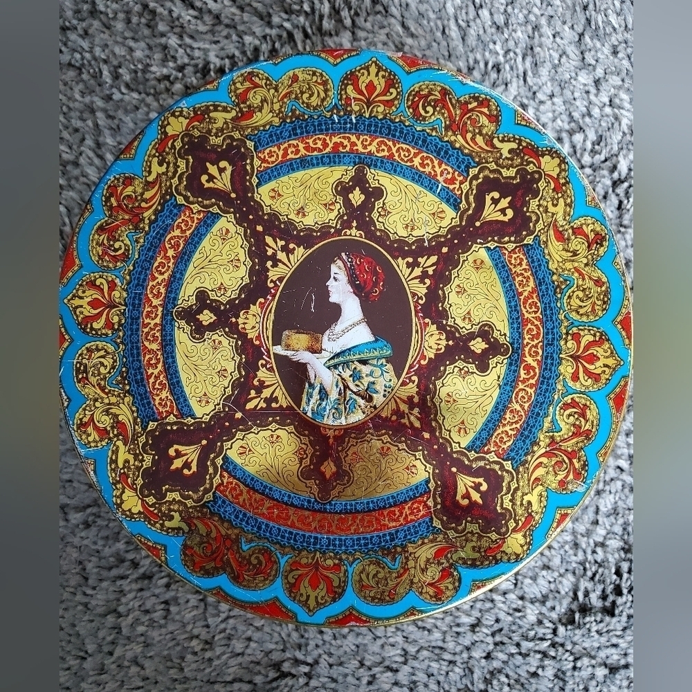 Vintage 1950s  Hostess Fruit Cake Tin 8” Round